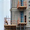 耐震補強工事中の建物